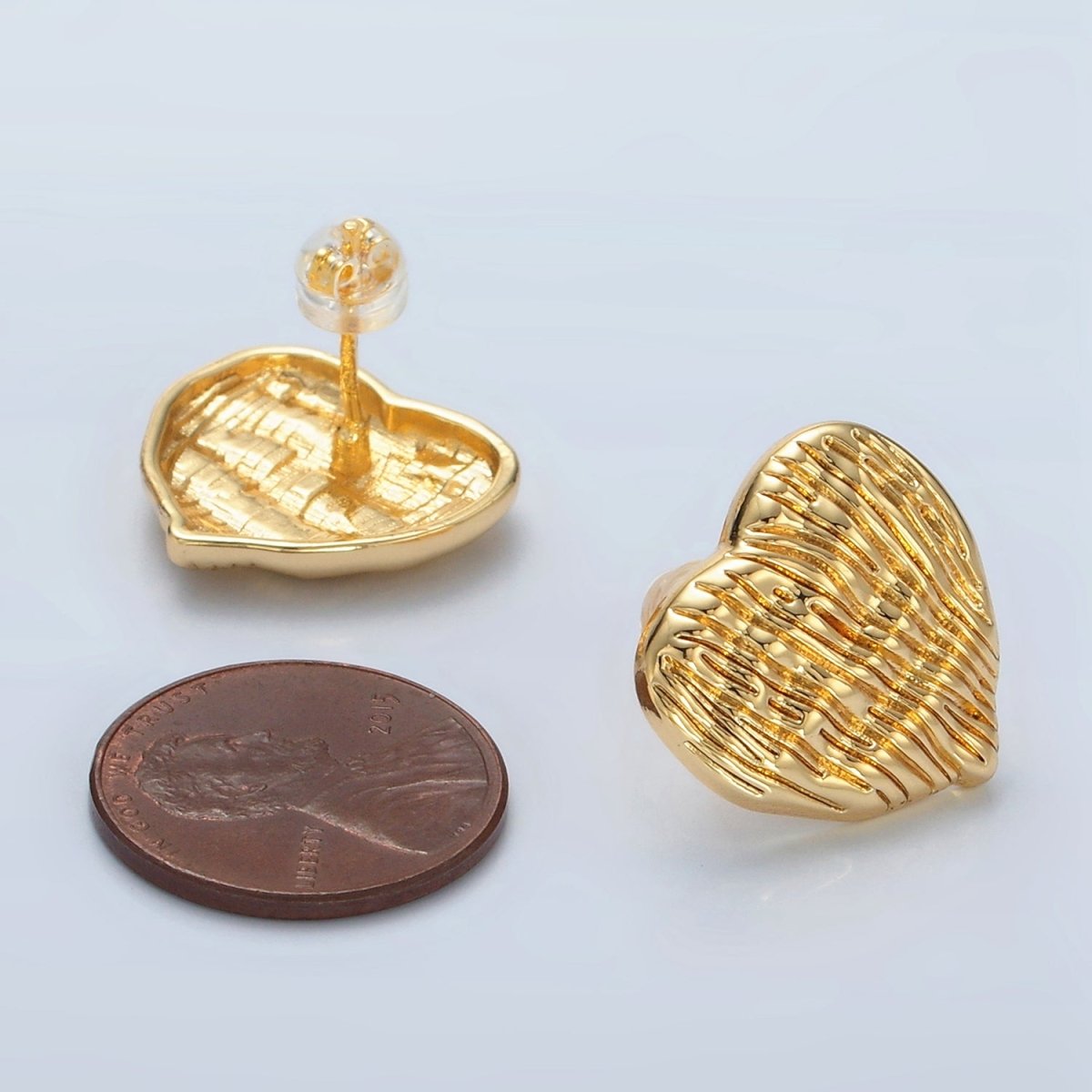 24K Gold Filled 18mm Line-Textured Heart Stud Earrings | Q481