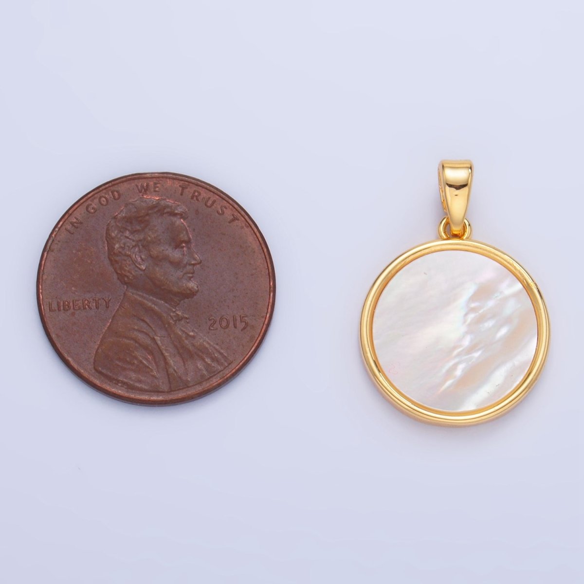 24K Gold Filled Shell Pearl Bezel Round Pendant | AA1044