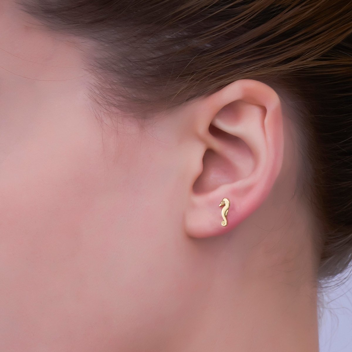 Dainty SeaHorse Stud Earring, Gold Sea Horse Earring, Dainty Fish Earrings Animal Studs Minimalist Stud Earrings Under The Sea ocean Inspire Q-294