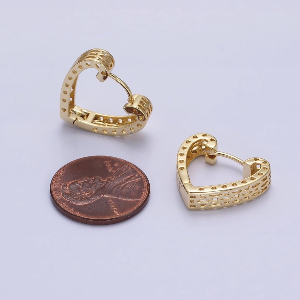 14K Gold Filled Oval Filigree Heart Geometric Huggie Earrings | AB1532
