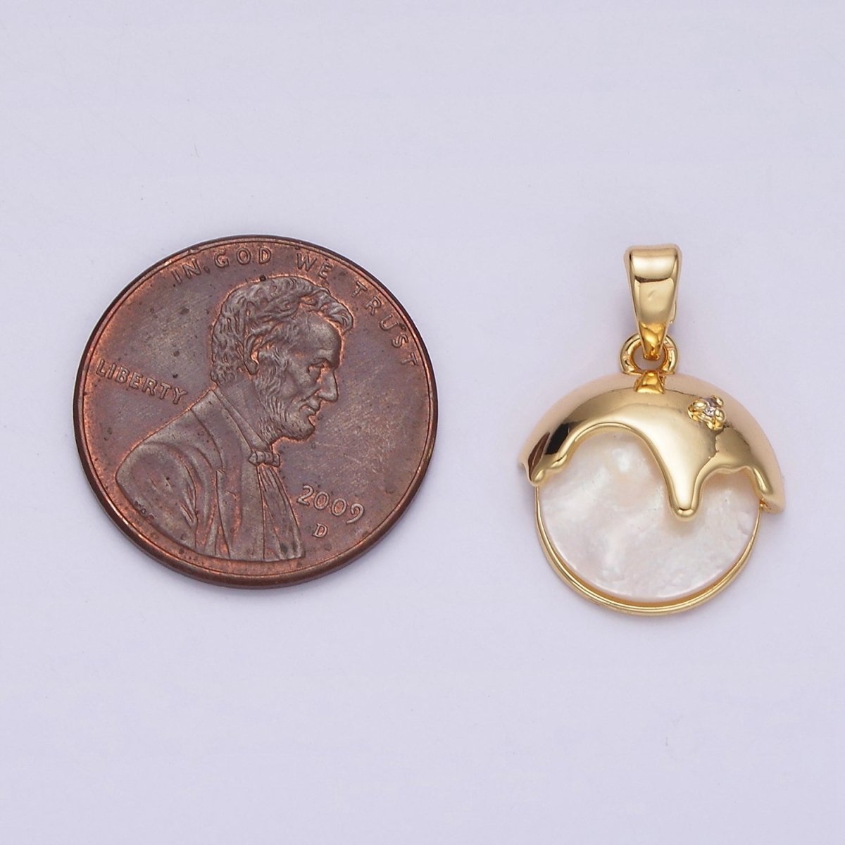 14K Gold Filled Shell Pearl Molten Drip Round Pendant | N1795