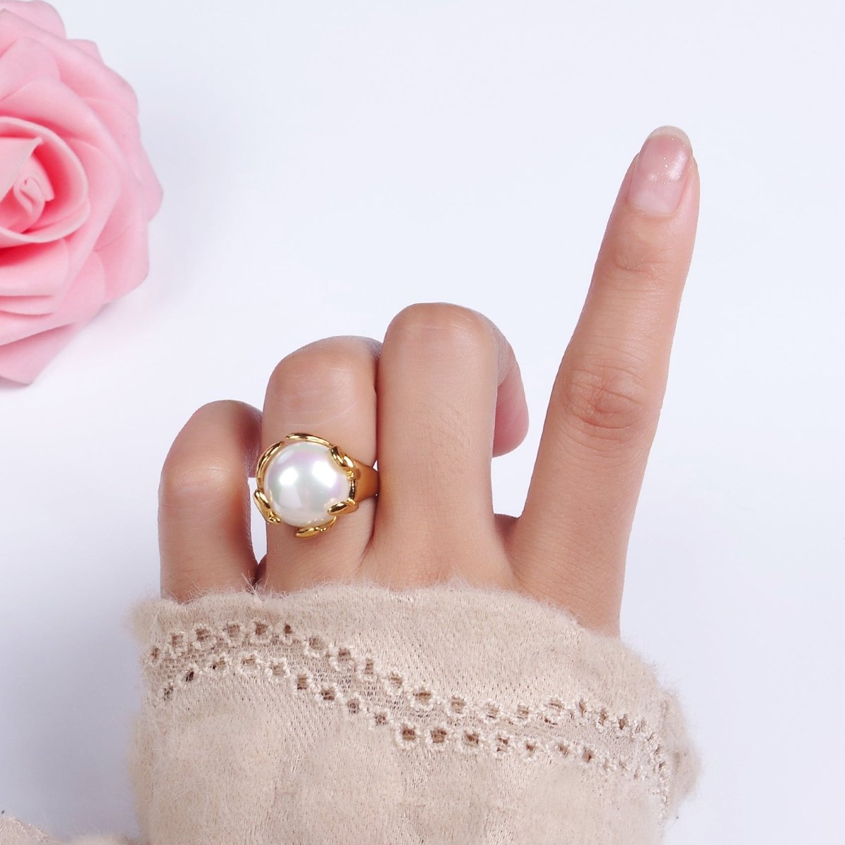 14K Gold Filled White Round Shell Pearl Molten Adjustable Signet Ring | O606