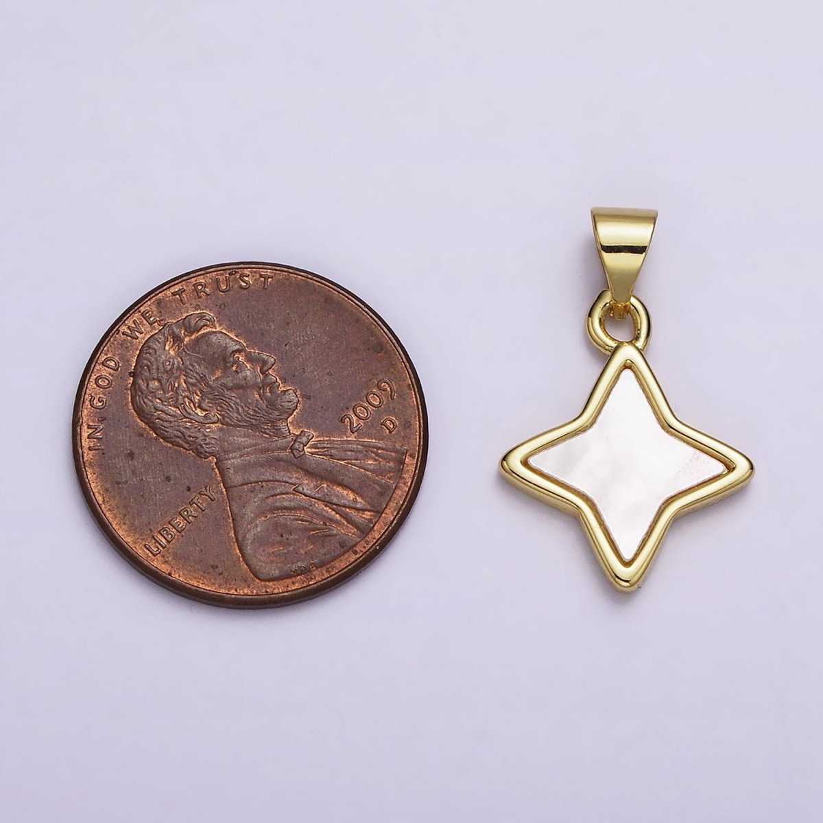 18K Gold Filled 20.8mm White Shell Pearl Celestial Star Pendant | AA552