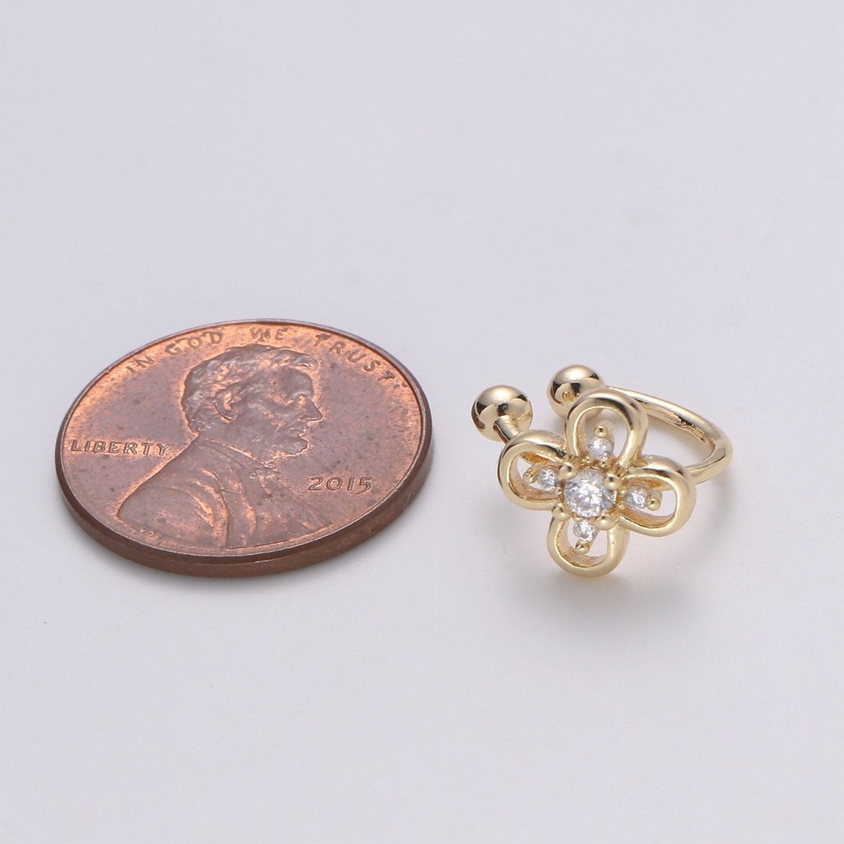 1x Dainty Flower Earcuff Gold Ear cuff cartilage earring no piercing, gold ear cuff, fake piercing, Clover earcuff, Floral ear cuff wrap, AI-082.
