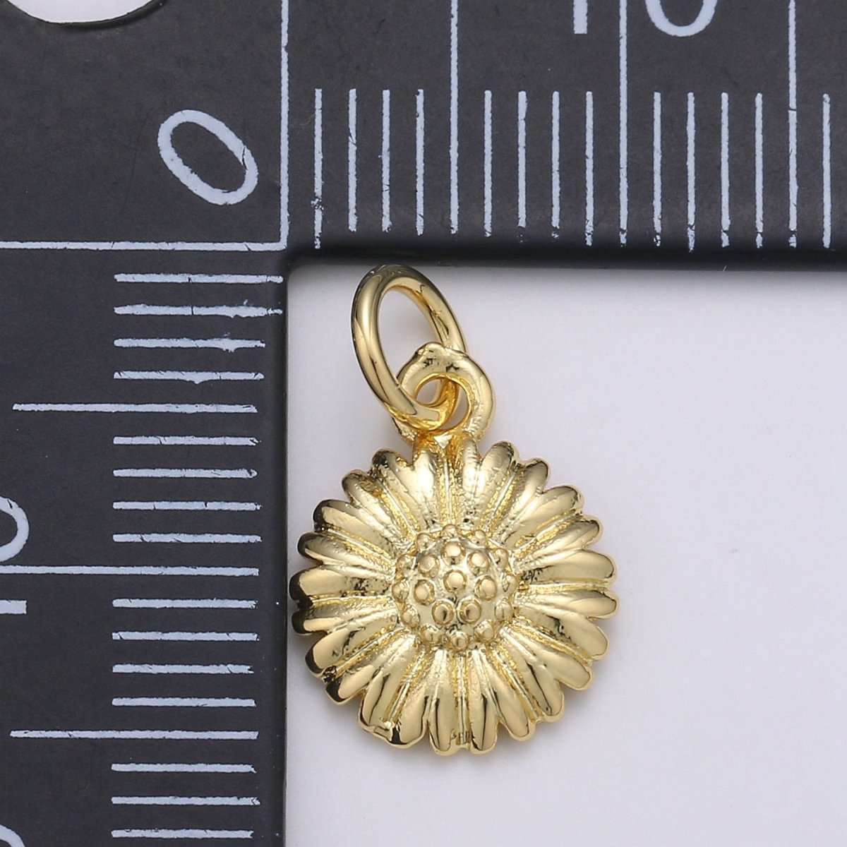 24K Gold Filled Daisy Flower Charm D-919