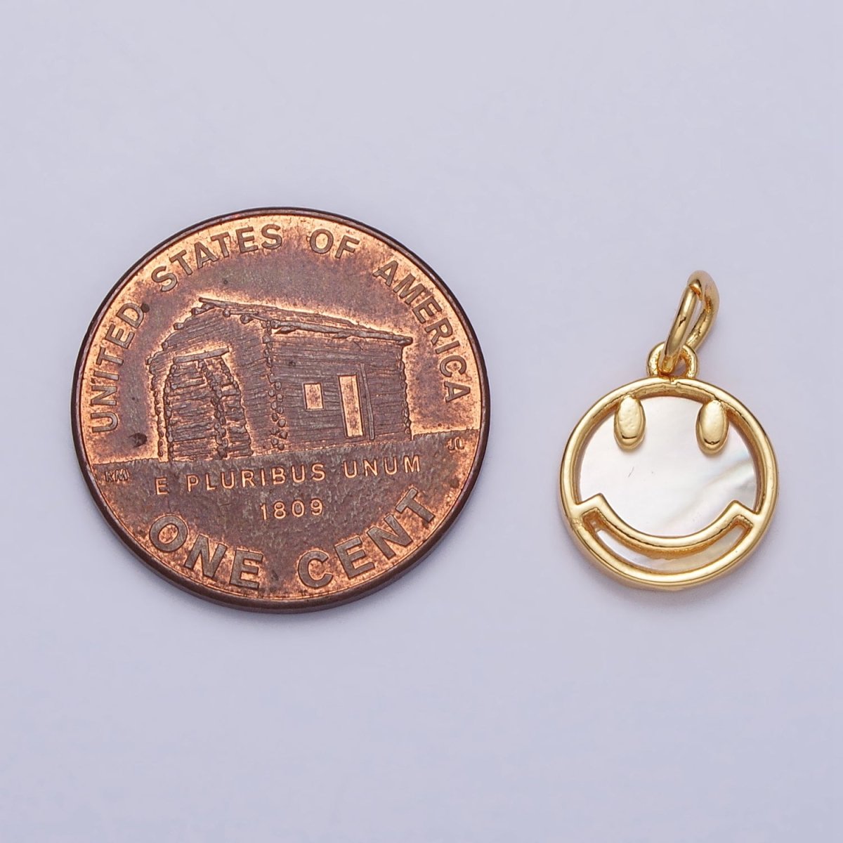 24K Gold Filled Smiley Face Shell Pearl Round Charm | AC250