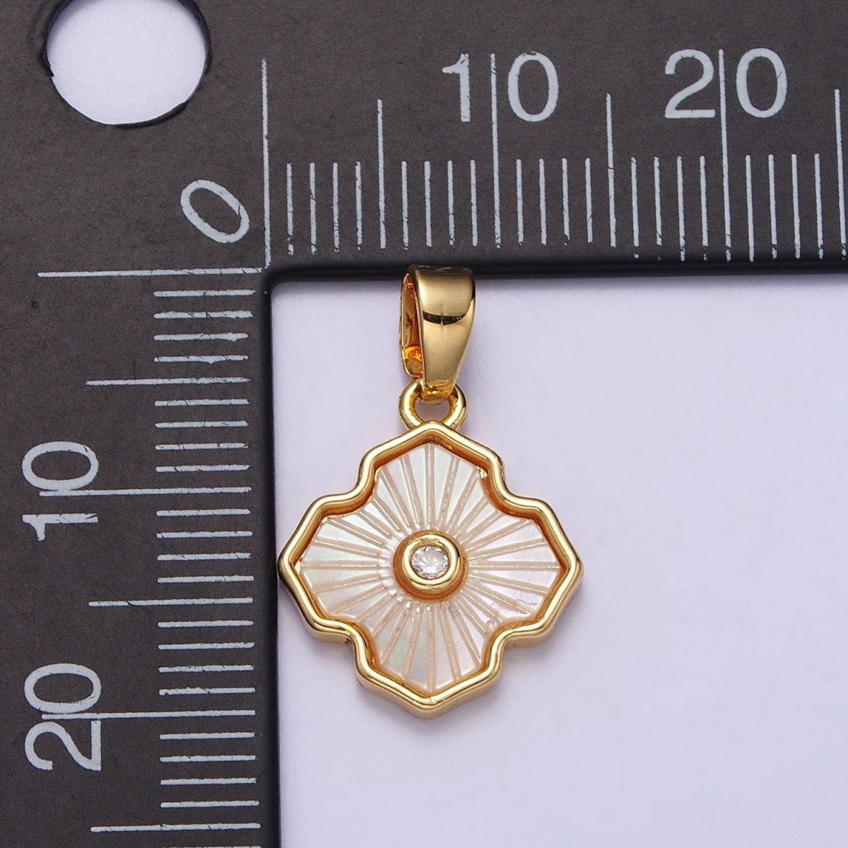 24K Gold Filled Stripped Shell Pearl Flower Clover CZ Geometric Pendant | AA105