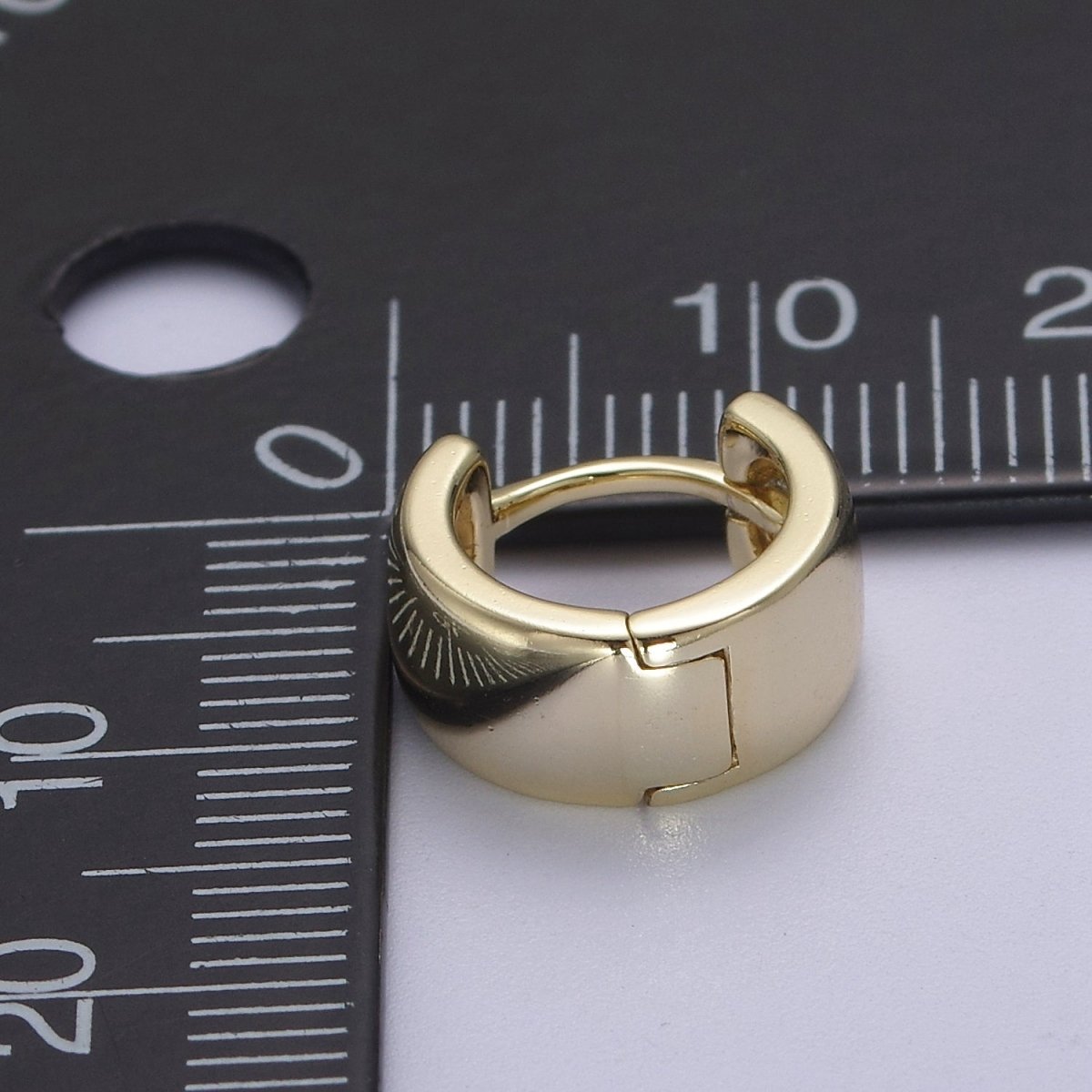 Chunky cartilage earrings in 14k Gold Filled Thick conch piercing • Wide single gold upper lobe cartilage piercing V-156