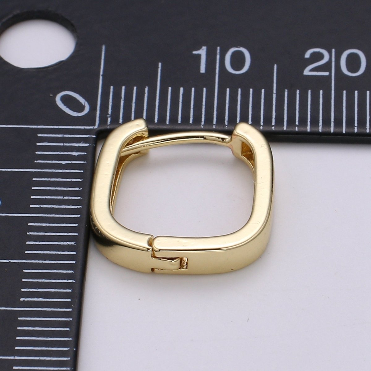 Chunky square huggie hoop geometric earrings gold chunky pipe bar street style mini hoop earrings minimalist stacking hoops Jewelry | Q-425