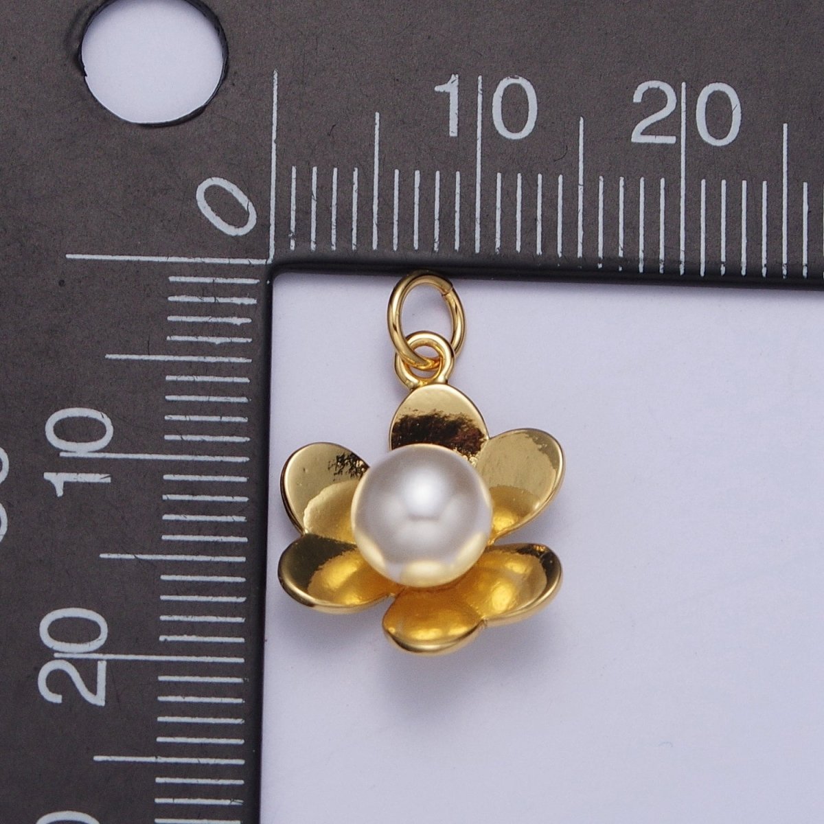 Dainty Minimalist Daisy Flower Charm, Small Simple Gold Daisy Flower For Earring Bracelet Necklace Jewelry Making AG-129