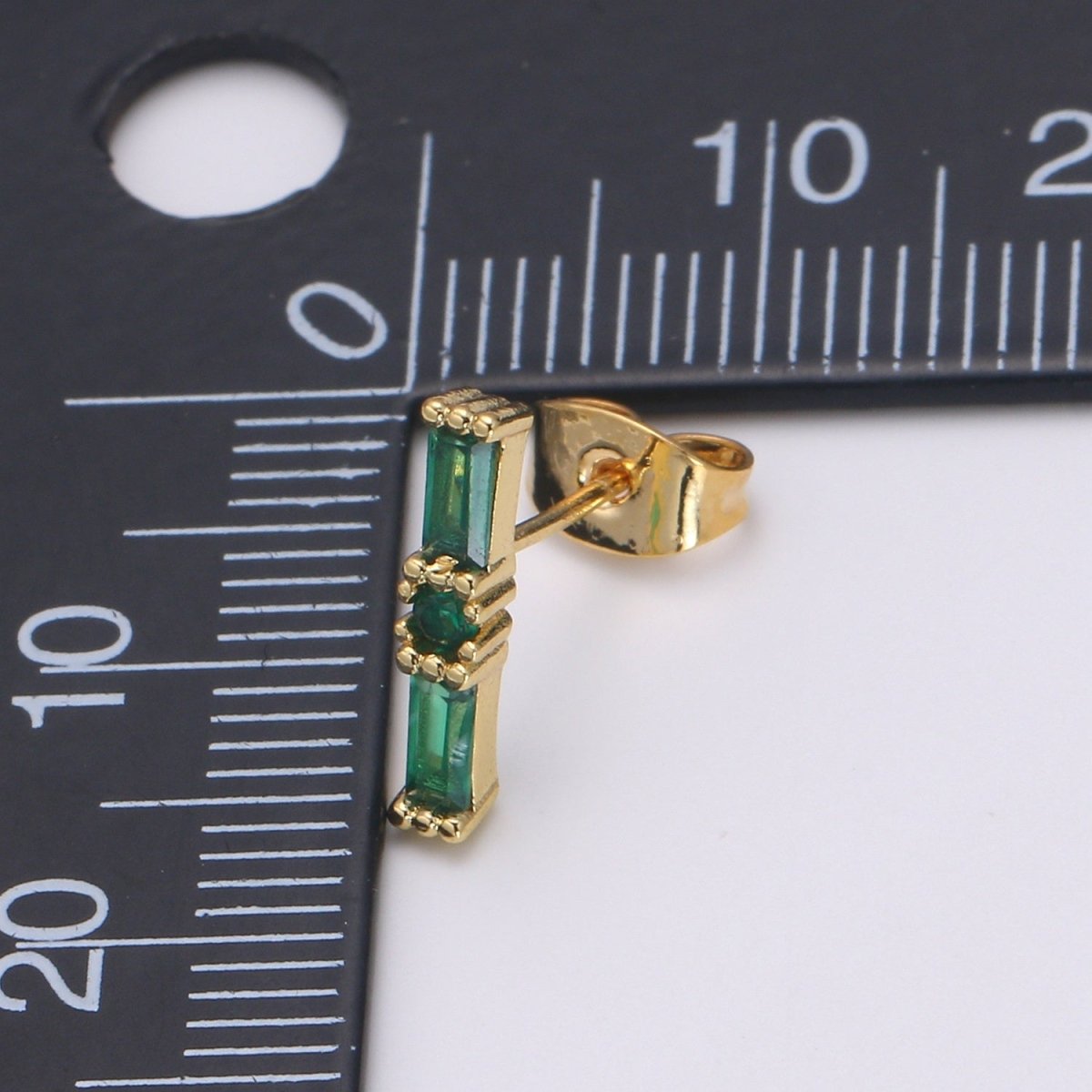 Emerald Stud Earring - Green Stone Stud Earring - Dainty Stud Earring -18k Gold Stud Earring Q-511
