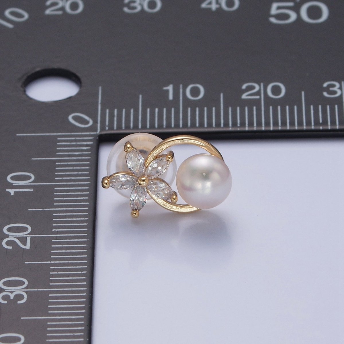 Gold Pave CZ Flower Stud Earring with Pearl for Wedding Jewelry V-371