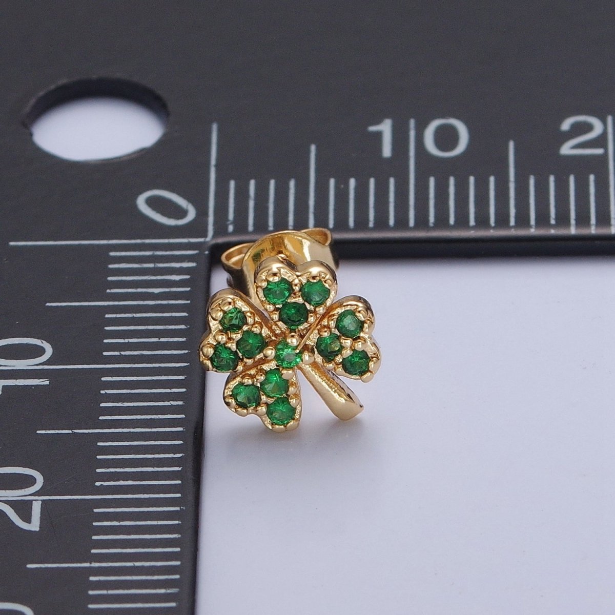 Green Four Leaf Clover Earrings, Clover Leaf stud earrings, Lucky earrings, St Patrick's Day Earring T-422