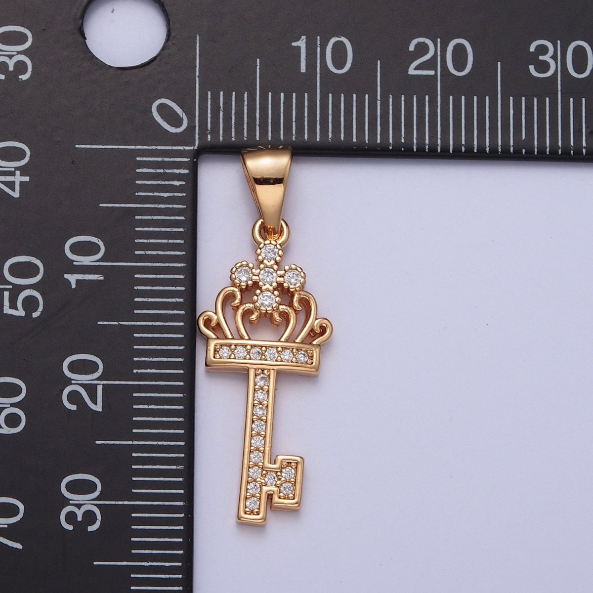 Micro Pave Clear Cubic Zirconia Barden Bella Key Pendant For Necklace Making X-372