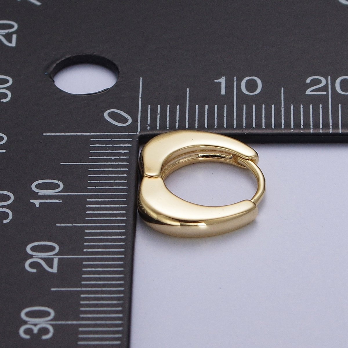 Minimalist Huggie Earring Gold Hoop Earring Modern Jewelry | AD-048