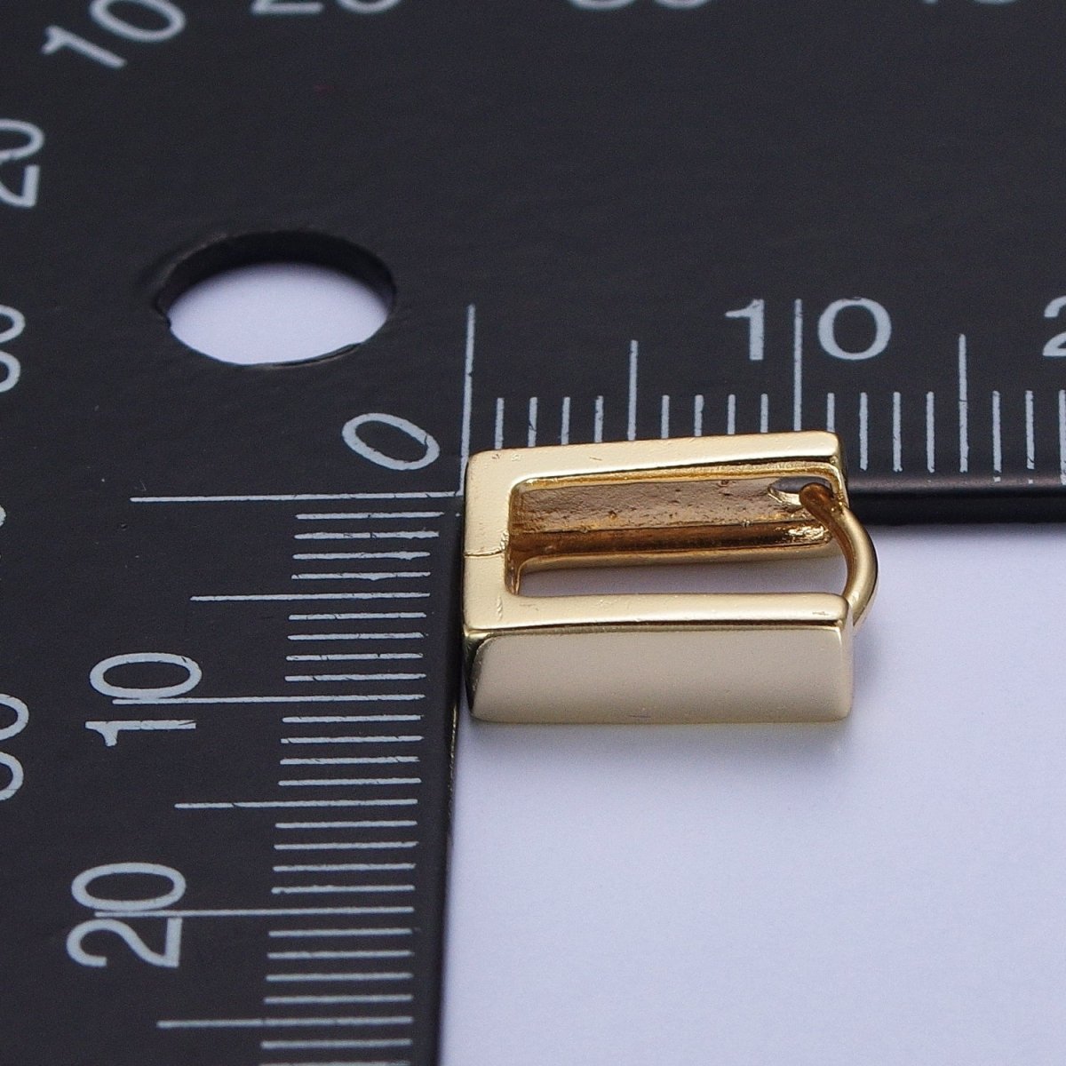Modern Geometric Square Hoop Earrings in Gold Geometric Jewelry Rectangle Huggie Earring P-252