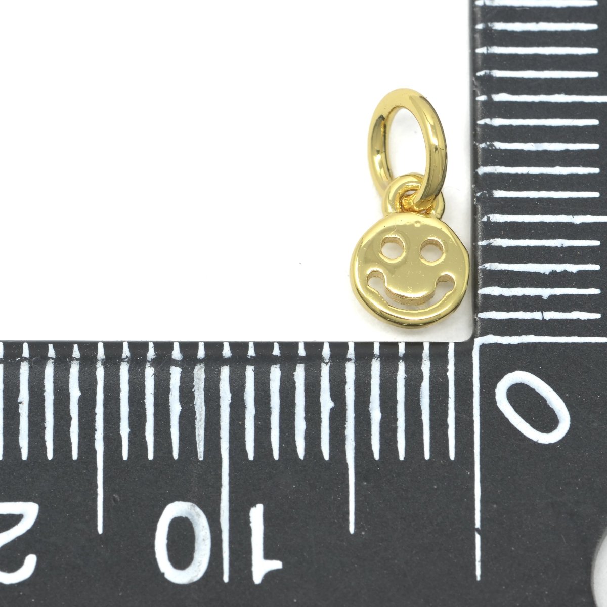 Overstock Clearance Gold Filled Simple Smiley Face Round Charm M-390