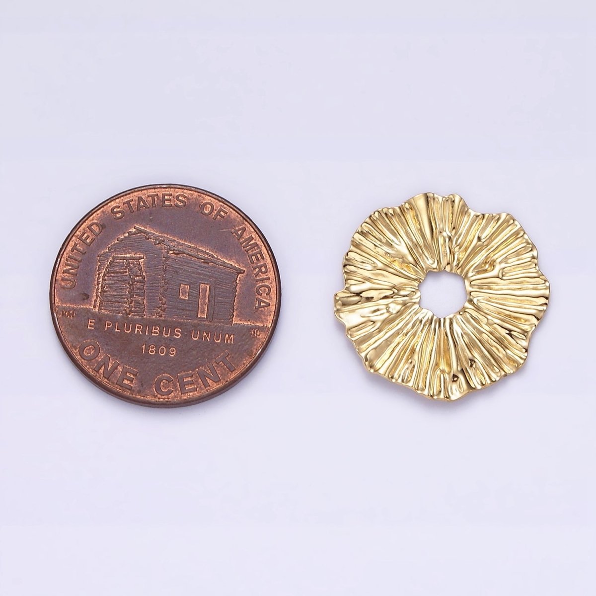 Stainless Steel 17.5mm Abstract Hammered Donut Flower Round Charm | P1358