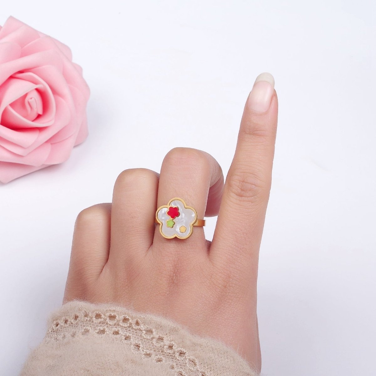 Stainless Steel Shell Pearl Gemstone Flower Bezel Ring | O1289