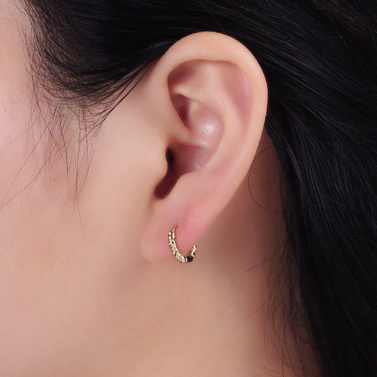 14K Gold Filled 11mm Dotted Croissant Cartilage Huggie Earrings | AE722