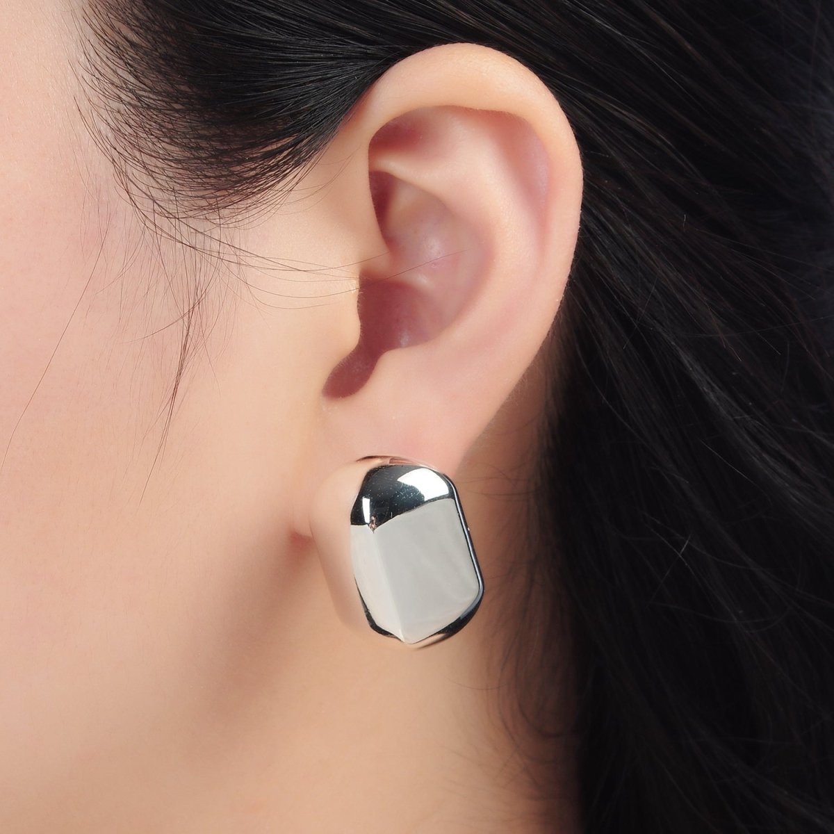 25mm Edged Oblong Lightweight Stud Earrings in Gold & Silver | AD682 AD683