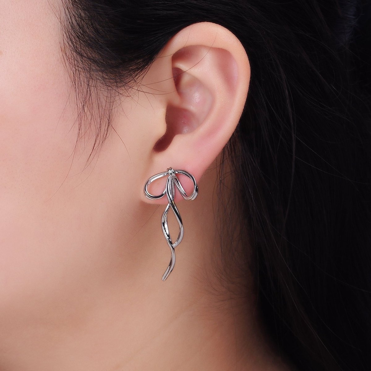 14K Gold Filled Curved Tied Ribbon Bow Stud Earrings in Gold & Silver | Q170 Q171