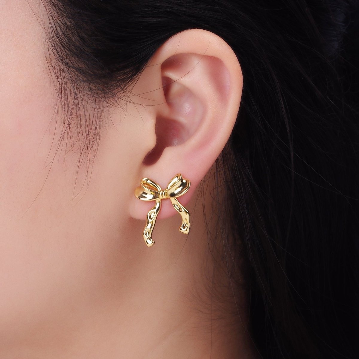 14K Gold Filled Hammered Ribbon Stud Earrings in Gold & Silver | Q099 Q100