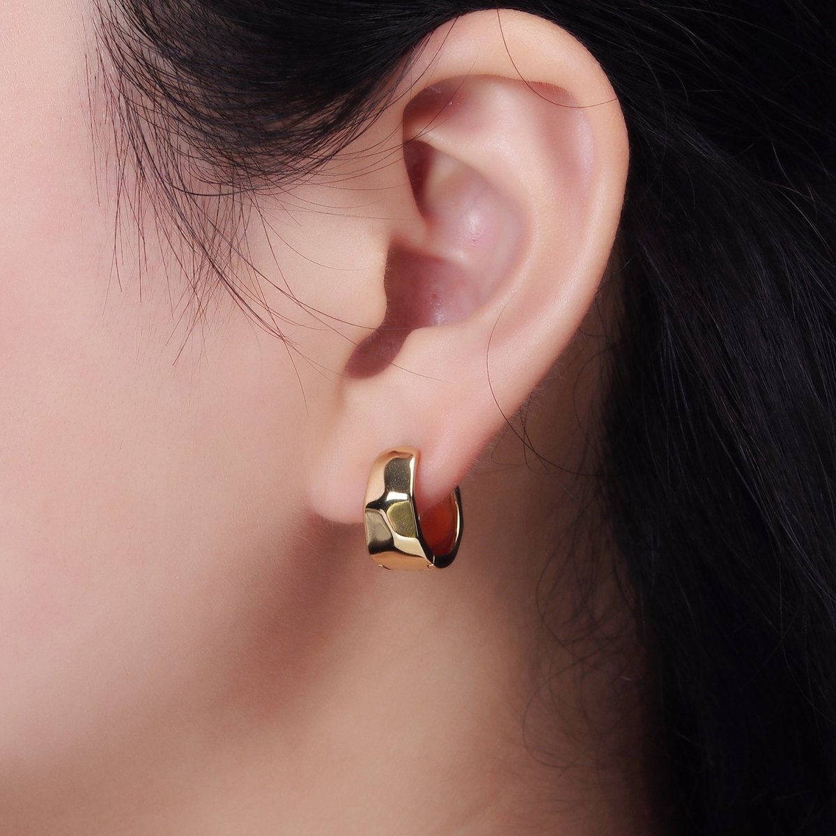 14K Gold Filled Hammered Round Hoop Huggie Earrings | V288