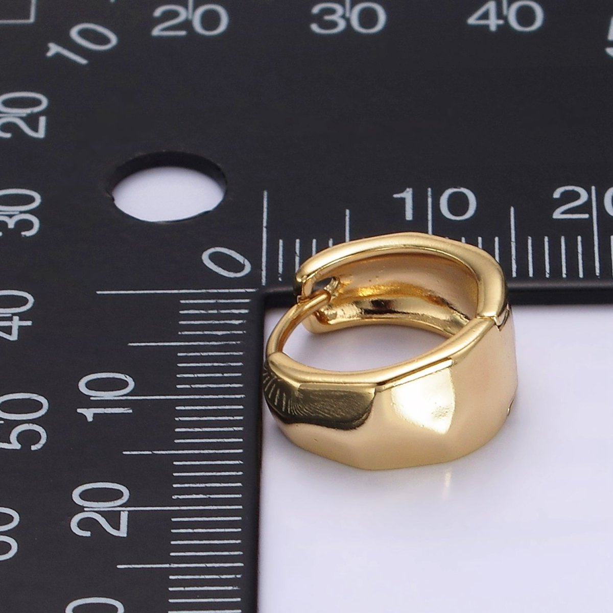 14K Gold Filled Hammered Round Hoop Huggie Earrings | V288