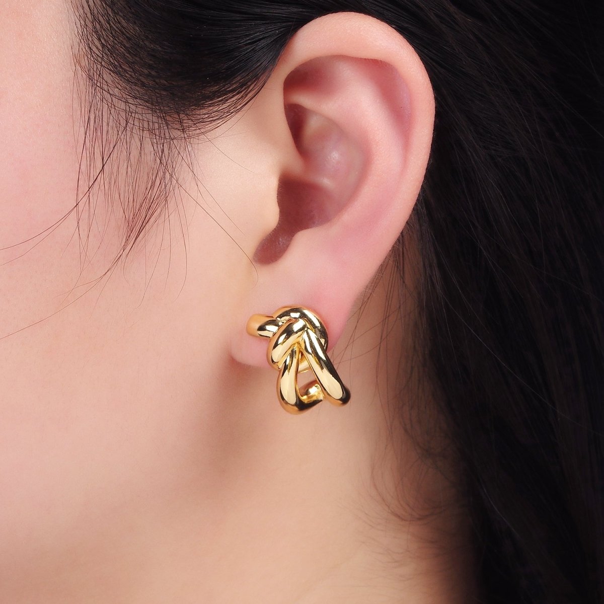 14K Gold Filled Knot Band C-Shaped Hoop Earrings | P506