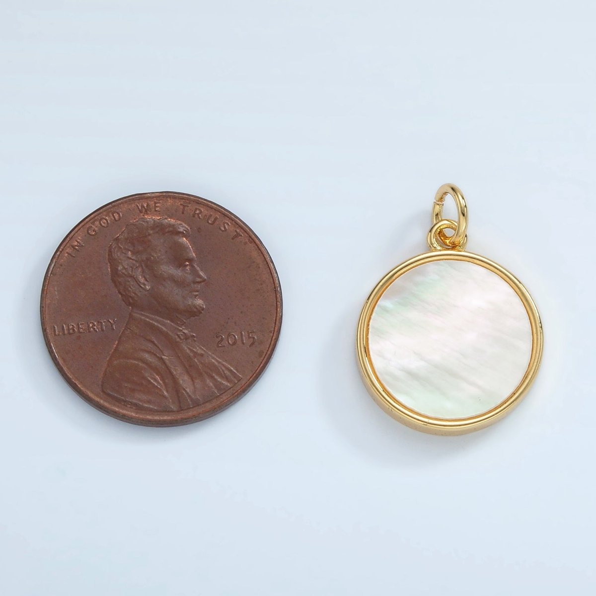 24K Gold Filled 10mm Shell Pearl Bezel Round Charm | AG929