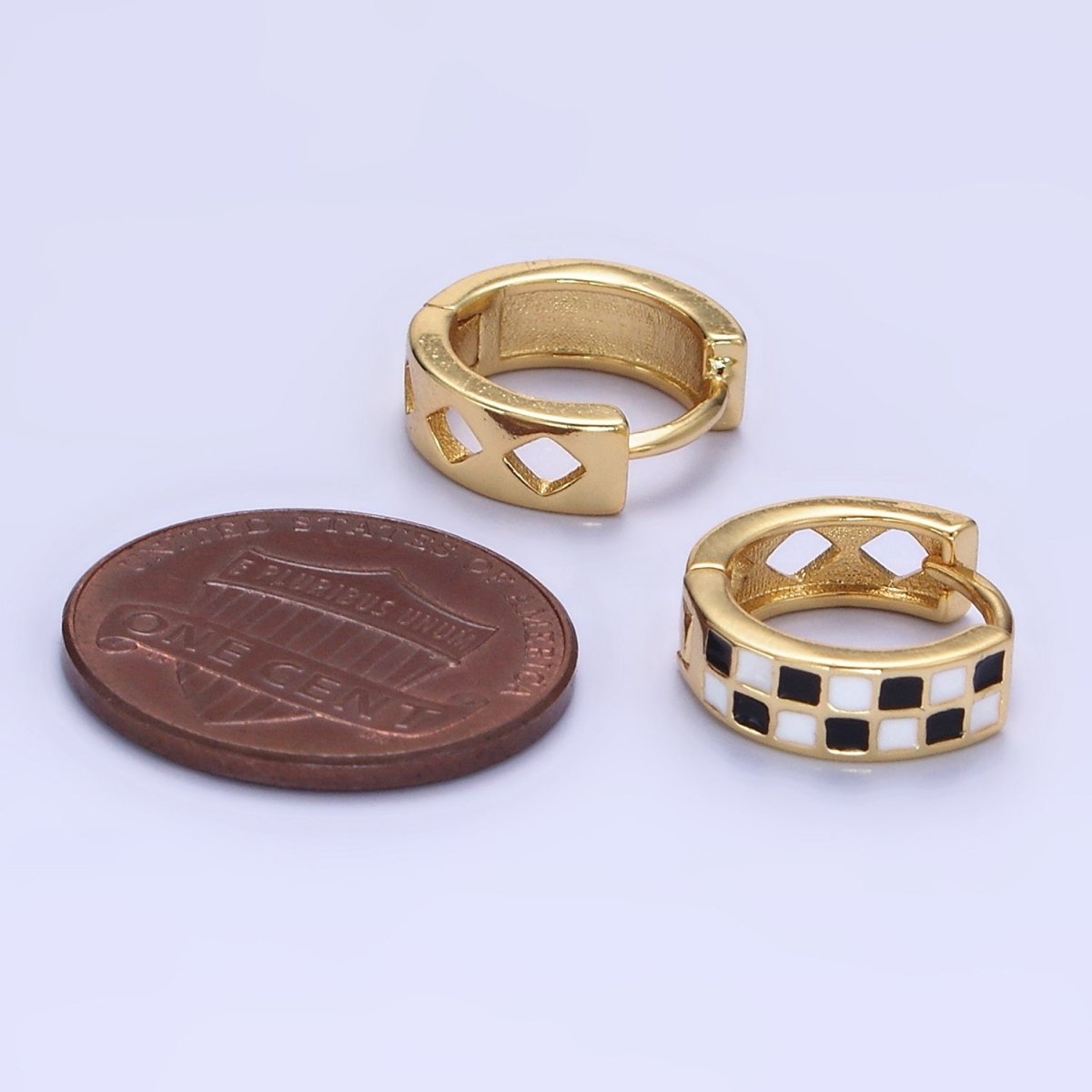 24K Gold Filled 13mm Checkered Enamel Huggie Cartilage Earrings | AD589