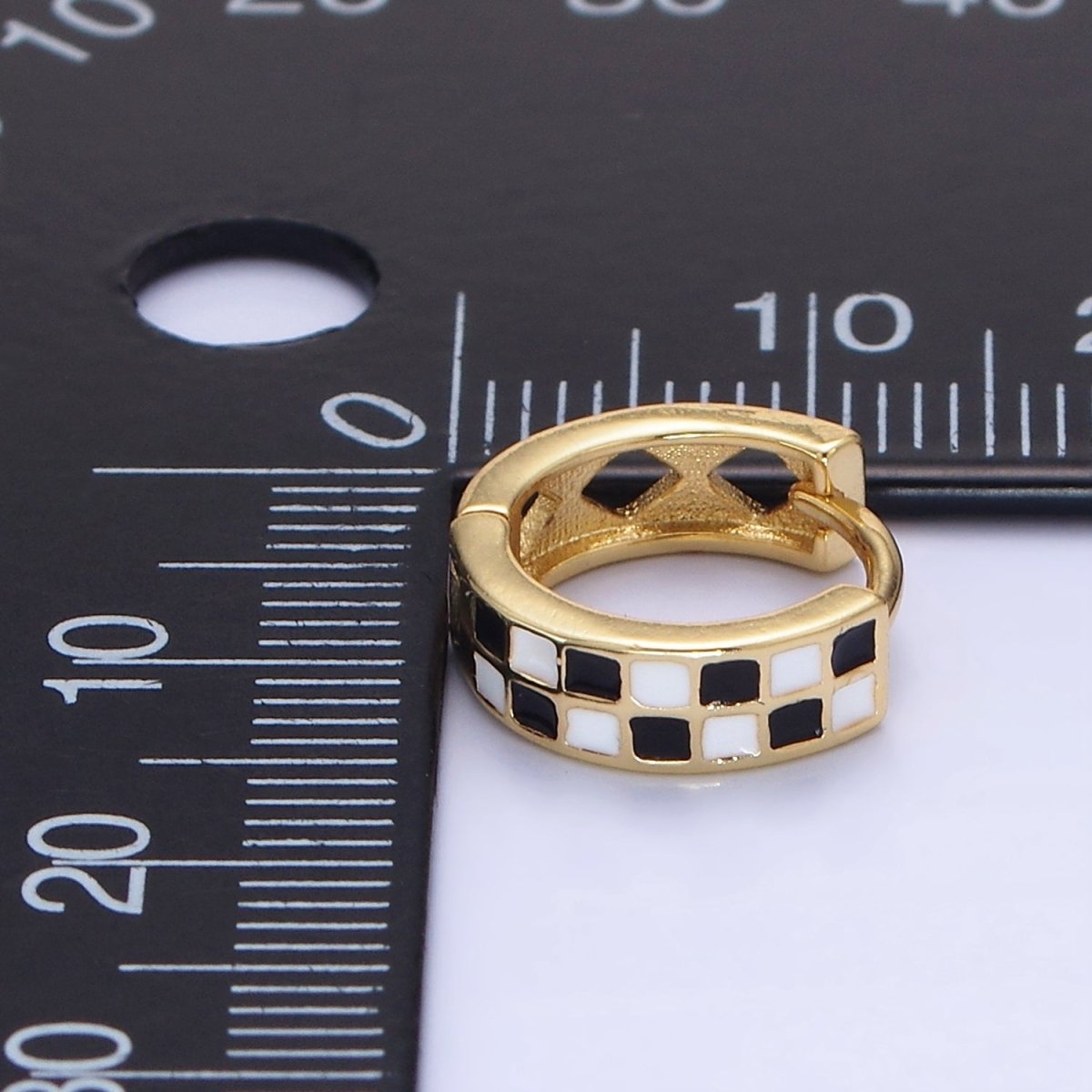 24K Gold Filled 13mm Checkered Enamel Huggie Cartilage Earrings | AD589