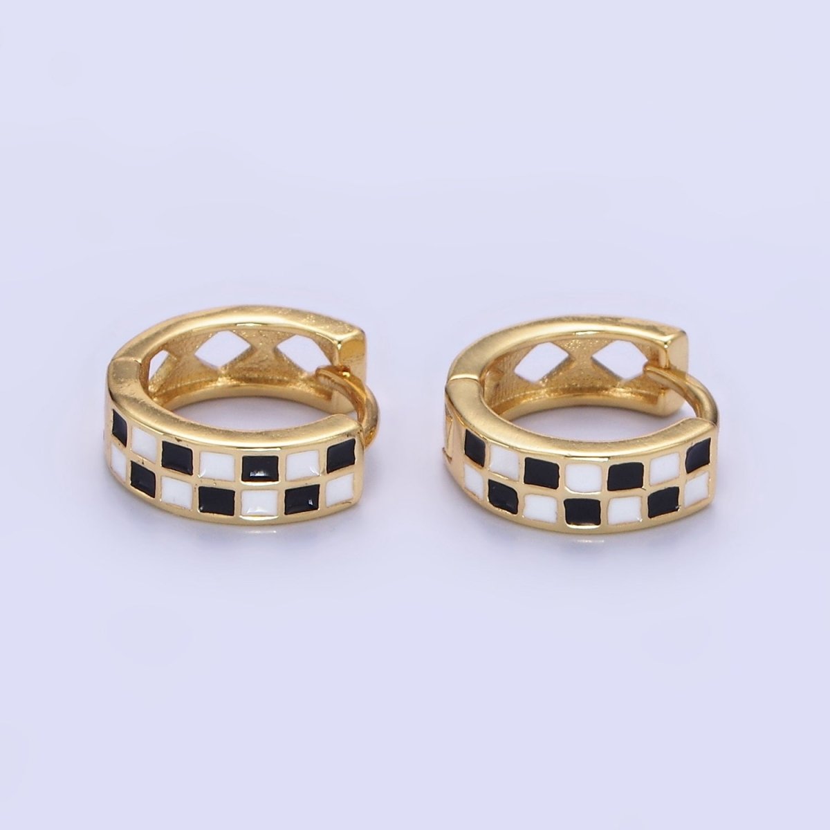 24K Gold Filled 13mm Checkered Enamel Huggie Cartilage Earrings | AD589