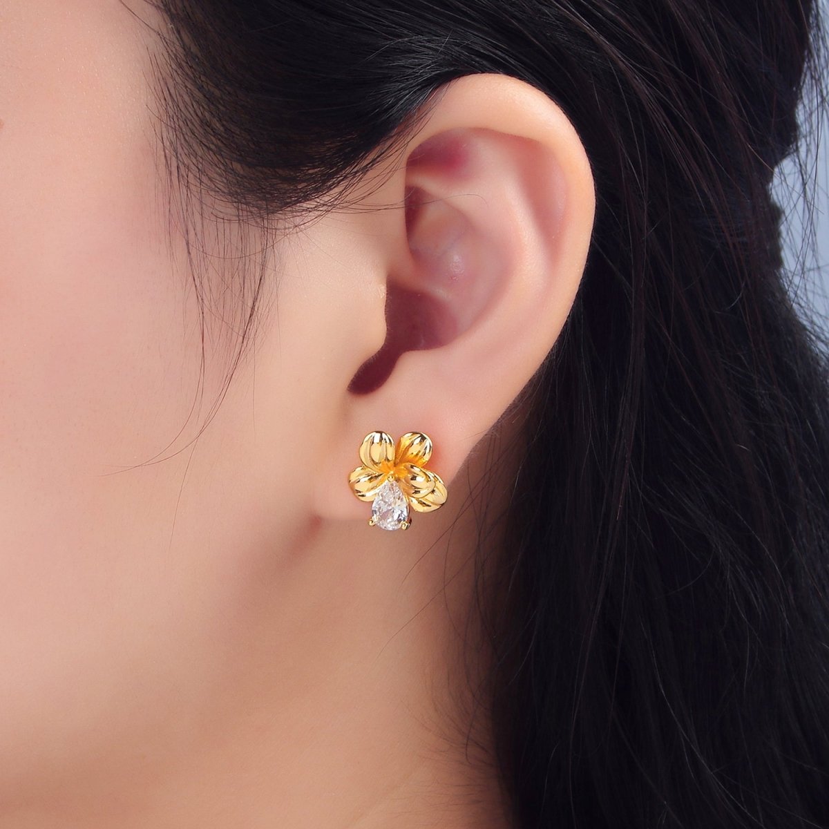 24K Gold Filled 14mm Clear CZ Teardrop Petal Flower Stud Earrings | P112