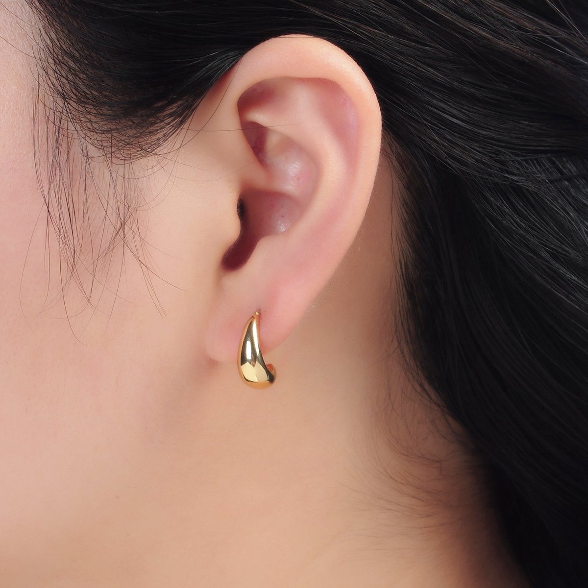 24K Gold Filled 15mm Minimalist Dome J-Shaped Hoop Earrings | Q452