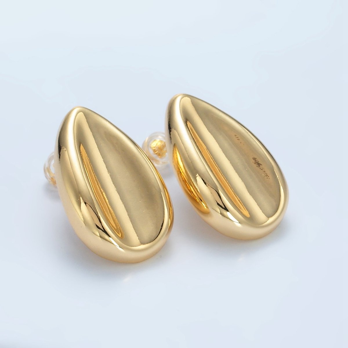 24K Gold Filled 17mm Curved Teardrop Minimalist Stud Earrings | AD651