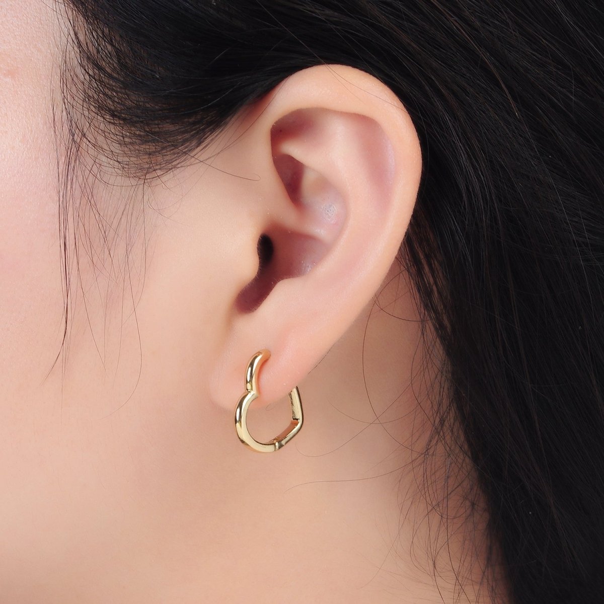 24K Gold Filled 17mm Minimalist Heart Huggie Earrings | AD770