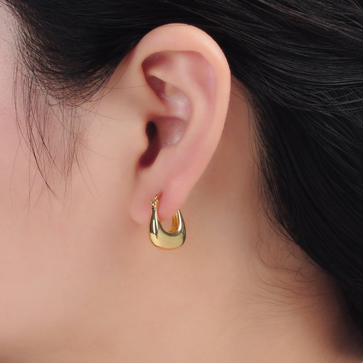 24K Gold Filled 18mm Dome Square Latch Hoop Earrings | T211