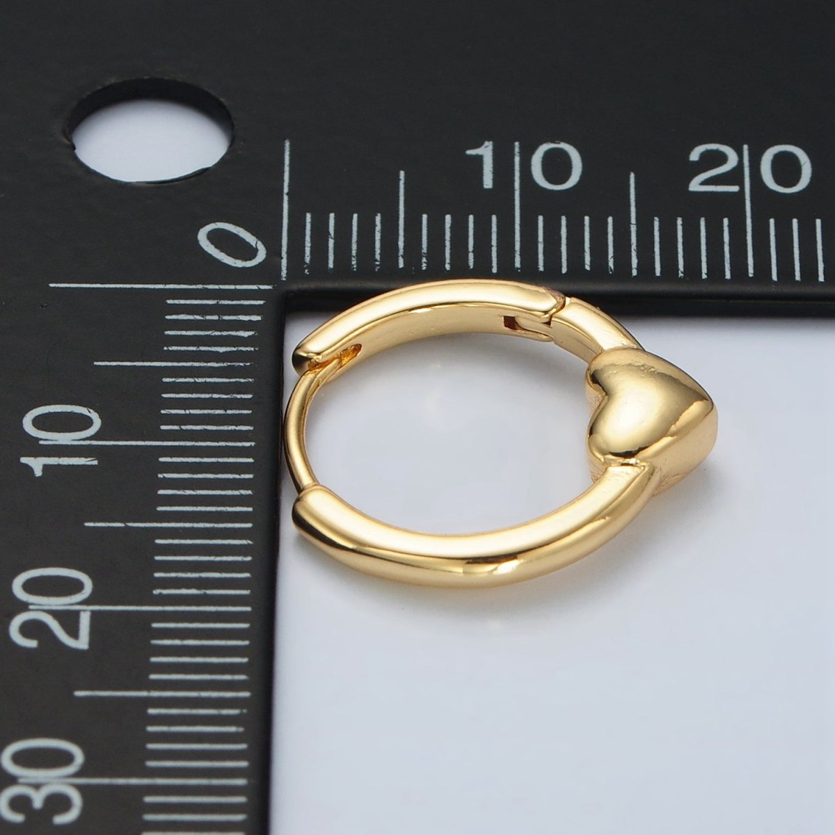 24K Gold Filled 18mm Heart Minimalist Huggie Earrings | Q492