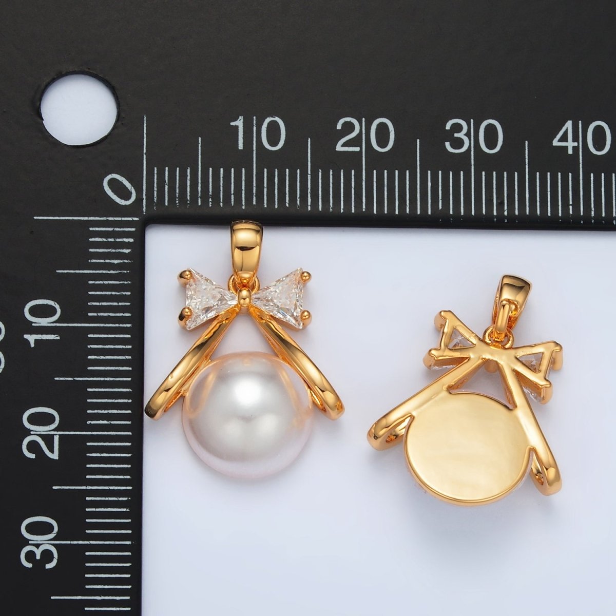 24K Gold Filled 19mm Ribbon Bow CZ Shell Pearl Pendant | AA1409
