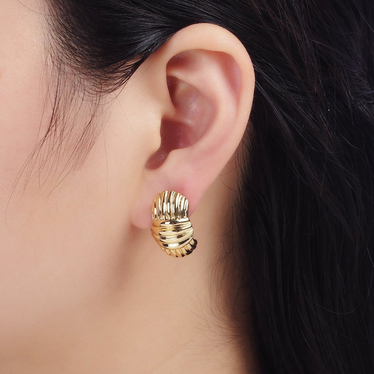 24K Gold Filled 20mm Minimalist Croissant Band J-Shaped Hoop Earrings | Q144