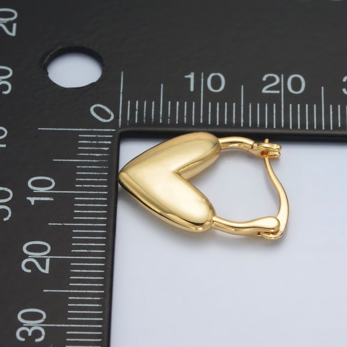 24K Gold Filled 20mm Minimalist Heart Latch Hoop Earrings | AB1242