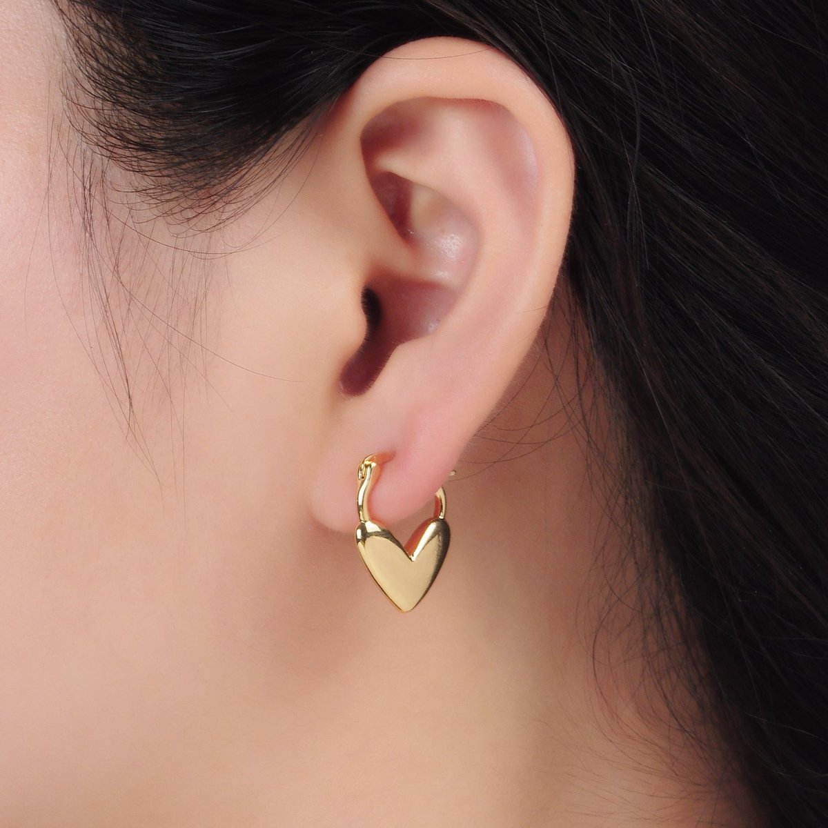 24K Gold Filled 20mm Minimalist Heart Latch Hoop Earrings | AB1242