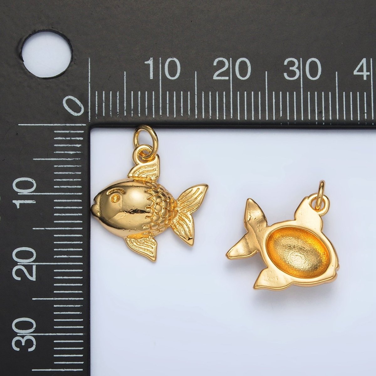 24K Gold Filled 20mm Textured Gold Fish Animal Charm | AG926