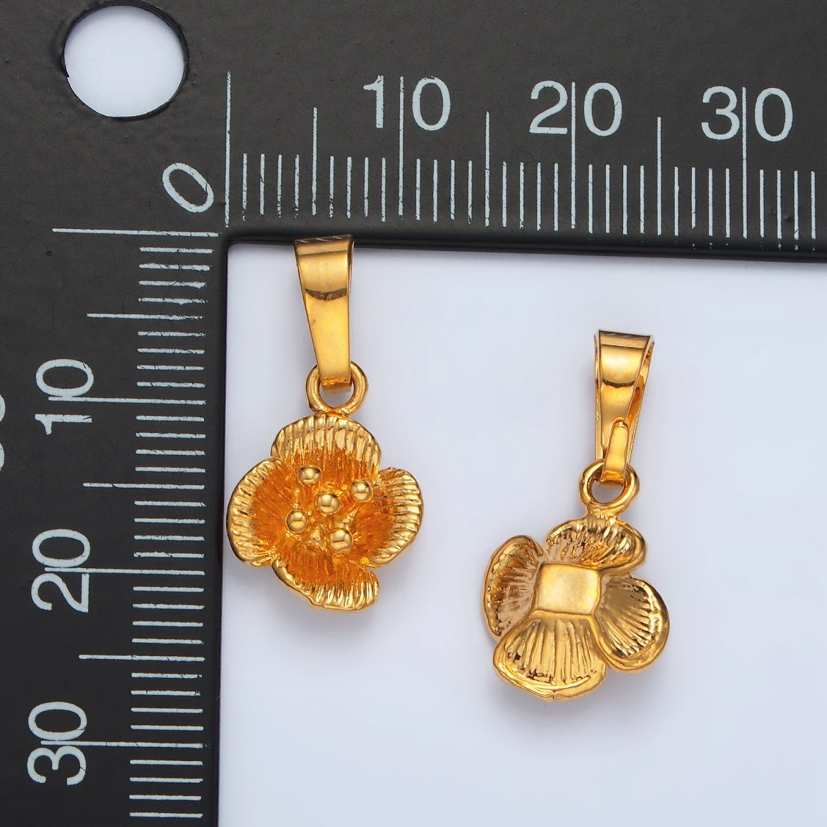 24K Gold Filled 21mm Line-Textured Flower Minimalist Pendant | AA1410