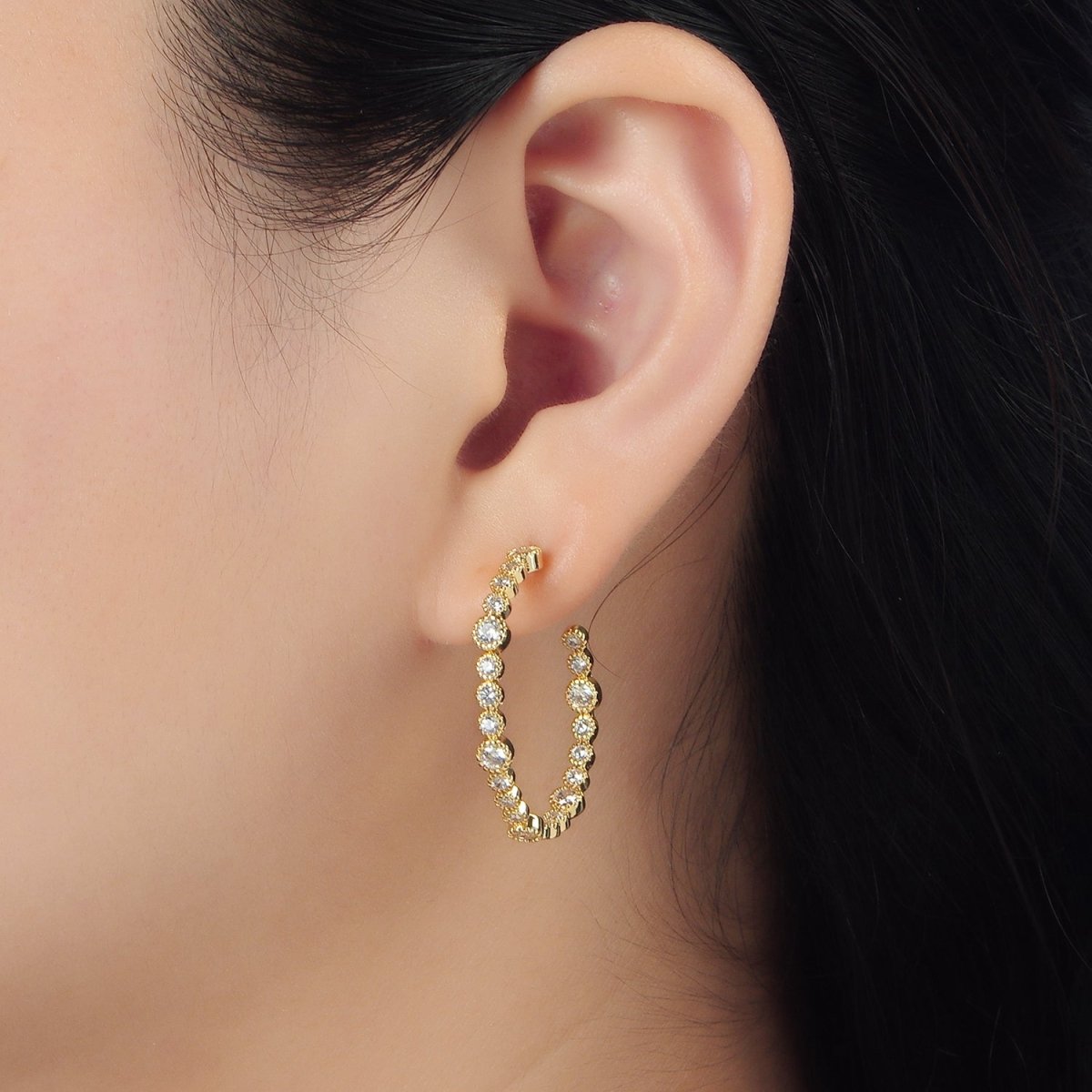24K Gold Filled 30mm Clear CZ Round Lined C-Shaped Hoop Earrings | AB1261