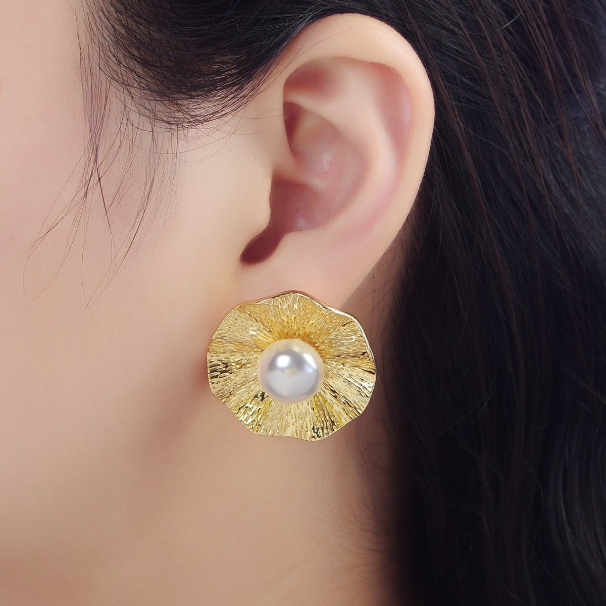 24K Gold Filled 30mm Pearl Line-Textured Line-Textured Flower Stud Earrings | AD775