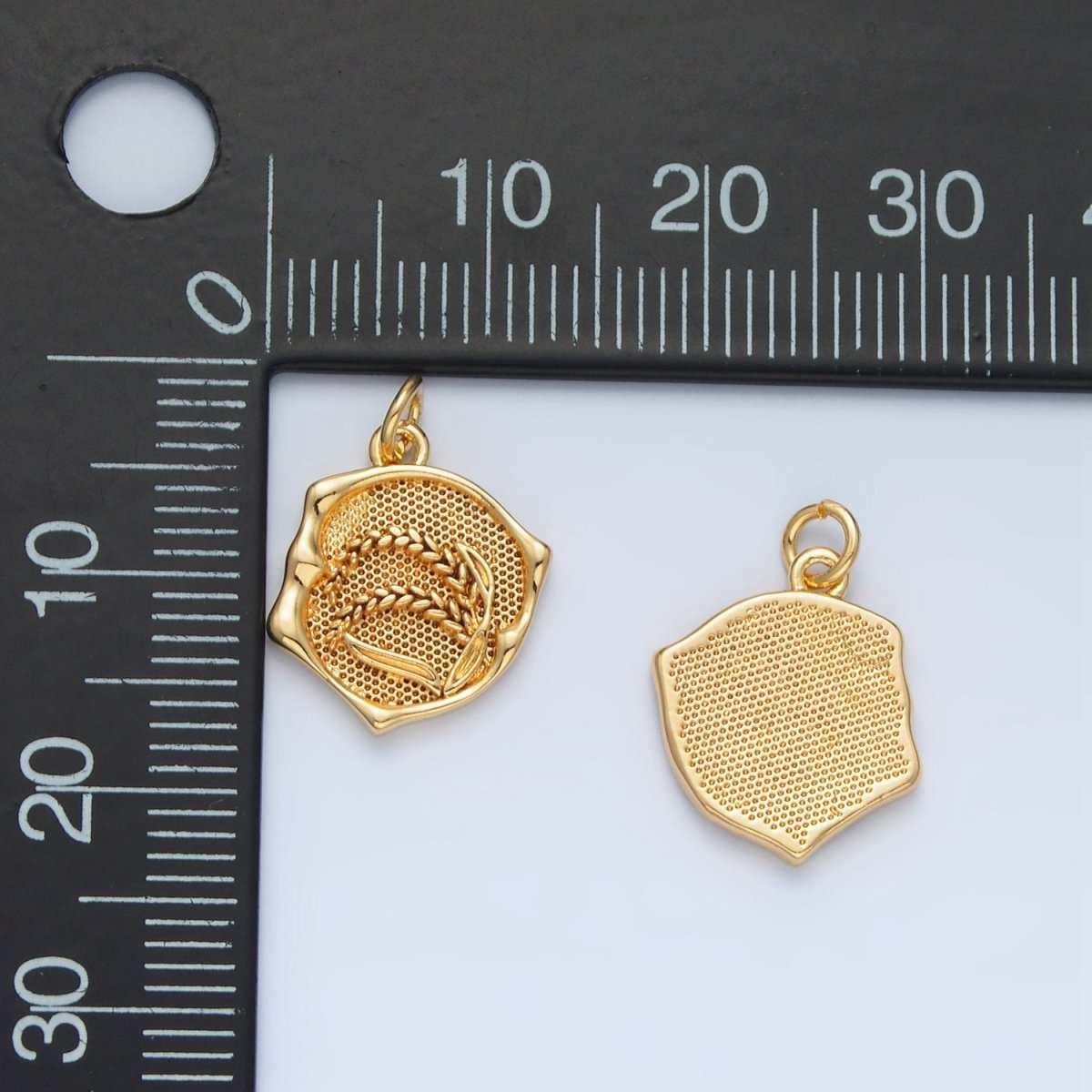 24K Gold Filled Flower Paddy Wheat Textured Stamped Round Charm | AG565