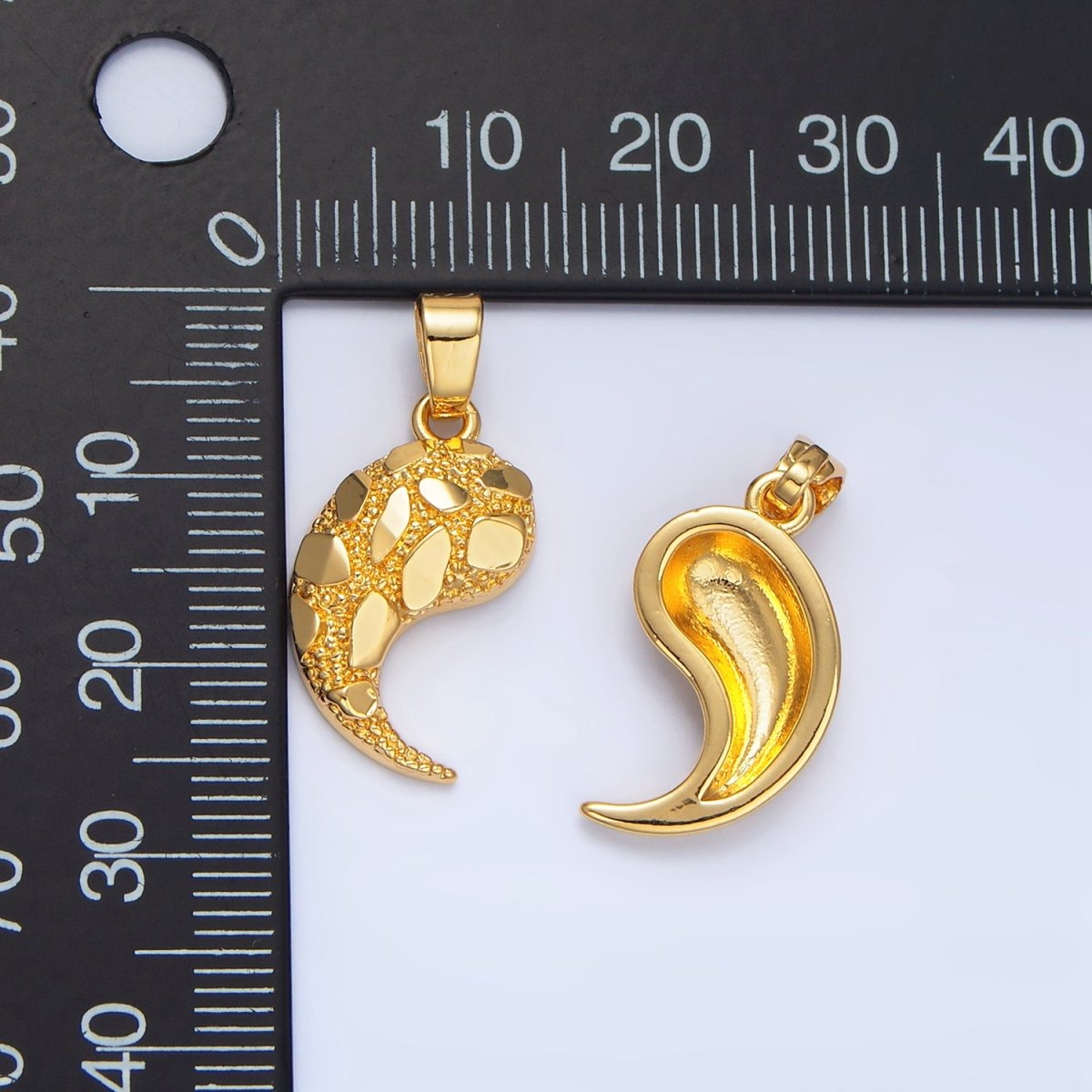 24K Gold Filled Edged Textured Tusk Pendant | AA943